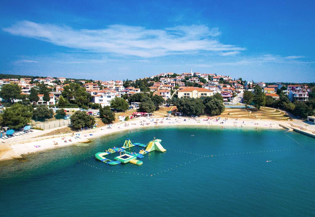 Pješčana Uvala Beach