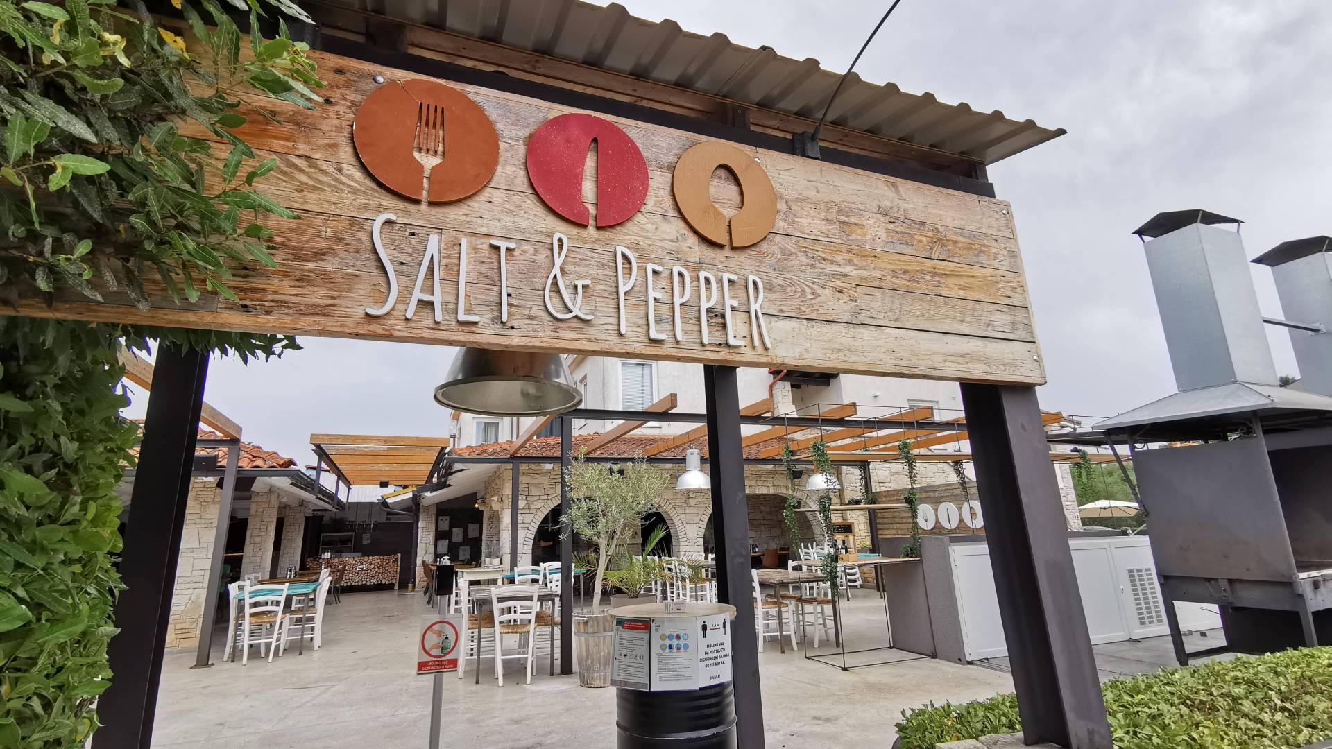 Restaurant Salt & Pepper
